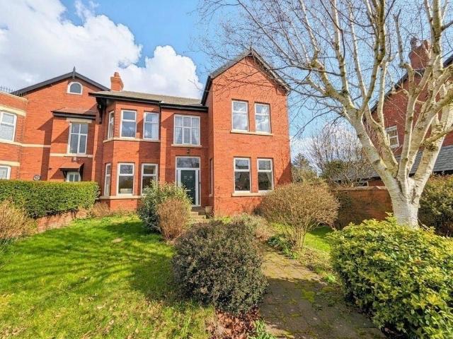 4 bedroom semi detached house for sale