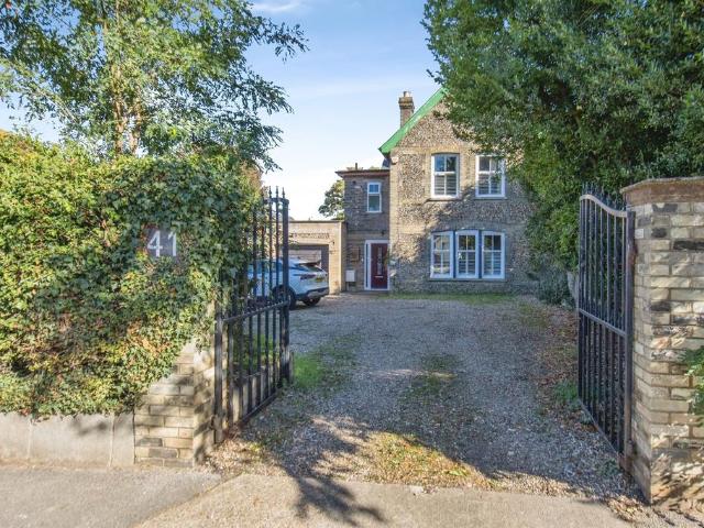 4 bedroom semi detached house for sale