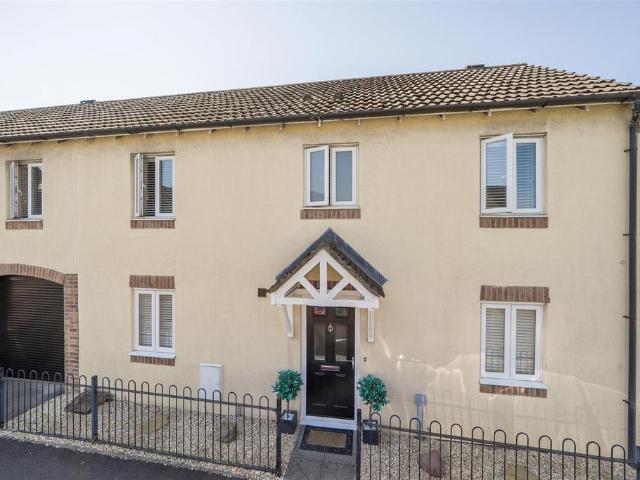 4 bedroom semi detached house for sale