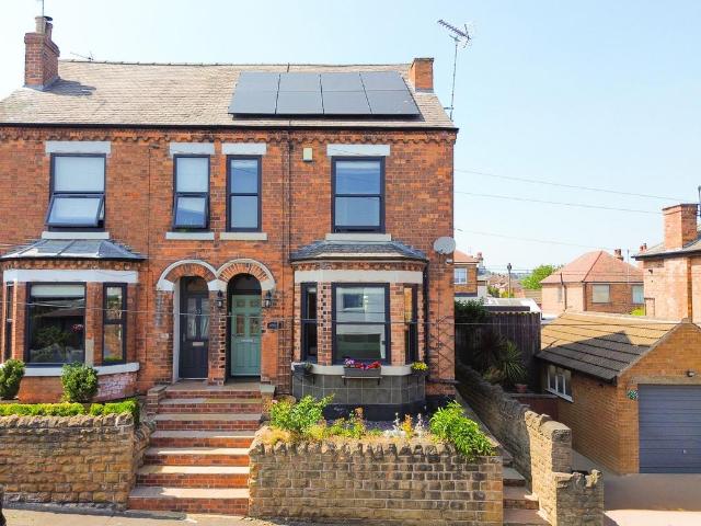 4 bedroom semi detached house for sale