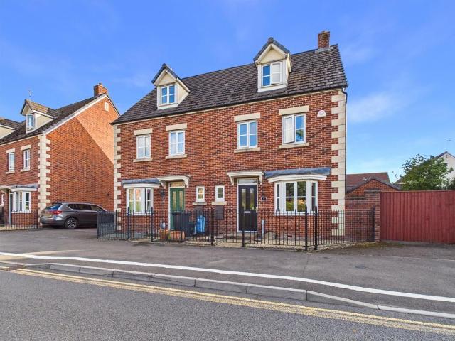 4 bedroom semi detached house for sale