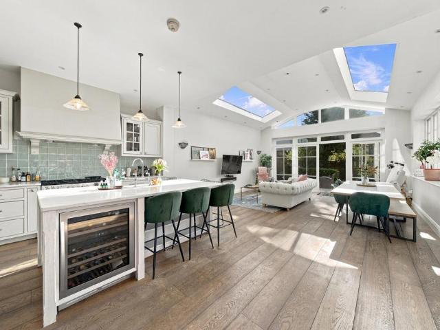 4 bedroom semi detached house for sale