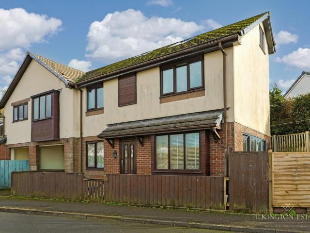 4 bedroom semi detached house for sale