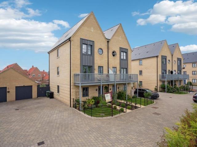 4 bedroom semi detached house for sale