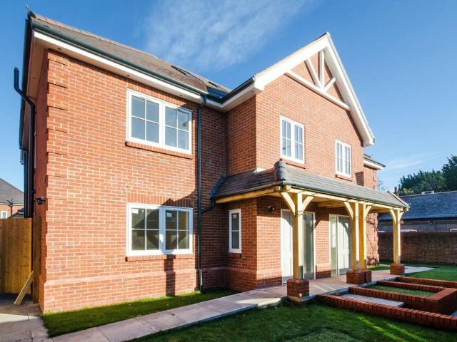 4 bedroom semi detached house for sale