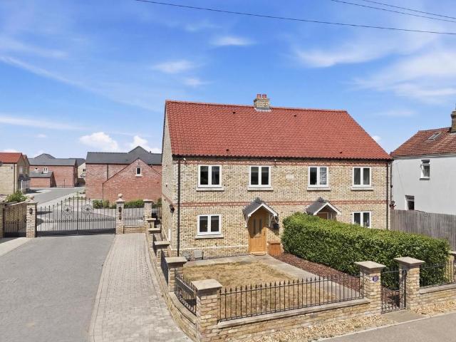 4 bedroom semi detached house for sale