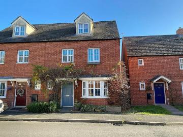 4 bedroom semi detached house for sale