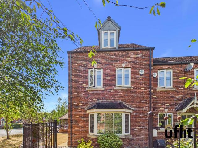 4 bedroom semi detached house for sale