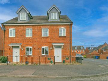 4 bedroom semi detached house for sale