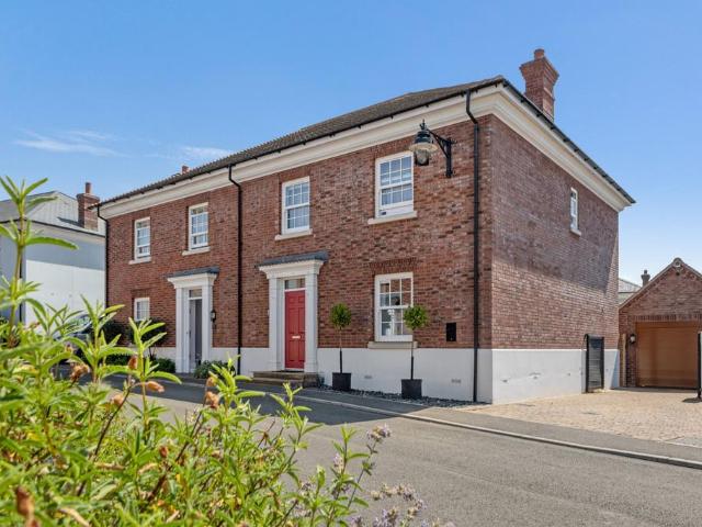 4 bedroom semi detached house for sale