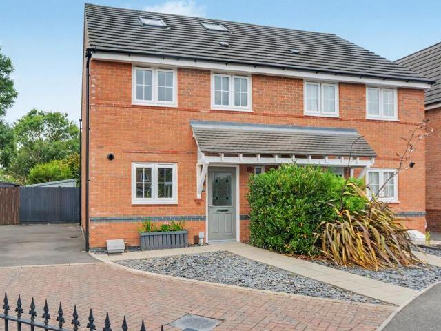4 bedroom semi detached house for sale
