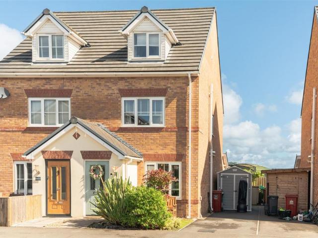 4 bedroom semi detached house for sale