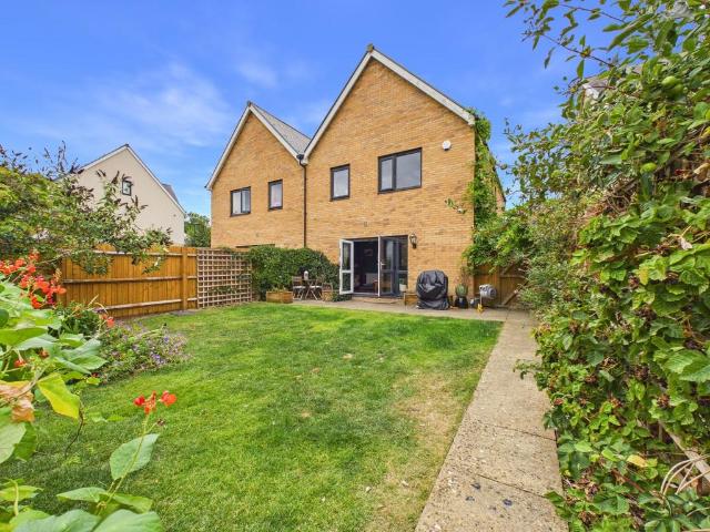 4 bedroom semi detached house for sale