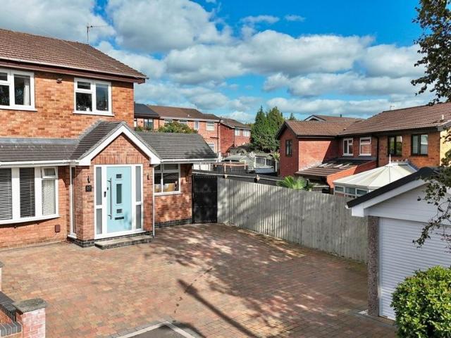 4 bedroom semi detached house for sale