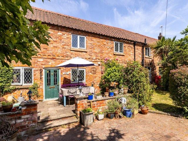 4 bedroom link detached house for sale