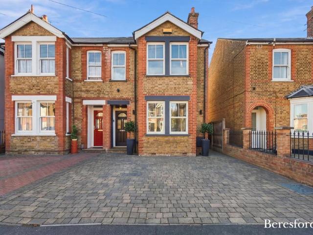 4 bedroom semi detached house for sale
