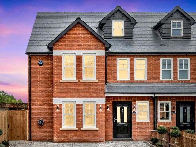 4 bedroom semi detached house for sale