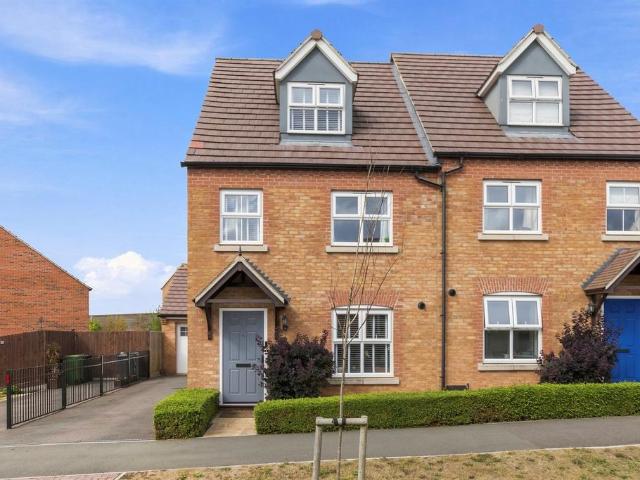 4 bedroom semi detached house for sale
