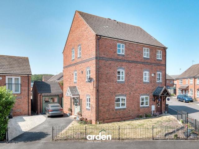 4 bedroom semi detached house for sale