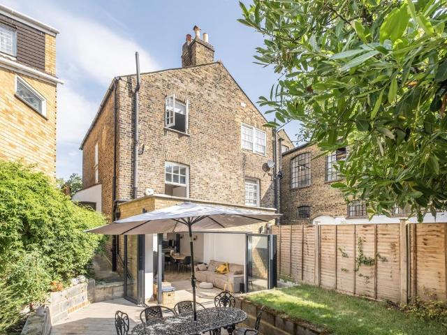 4 bedroom semi detached house for sale