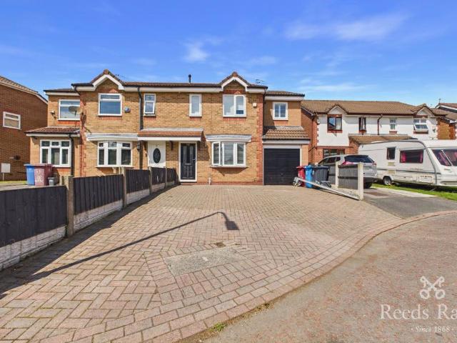 4 bedroom semi detached house for sale