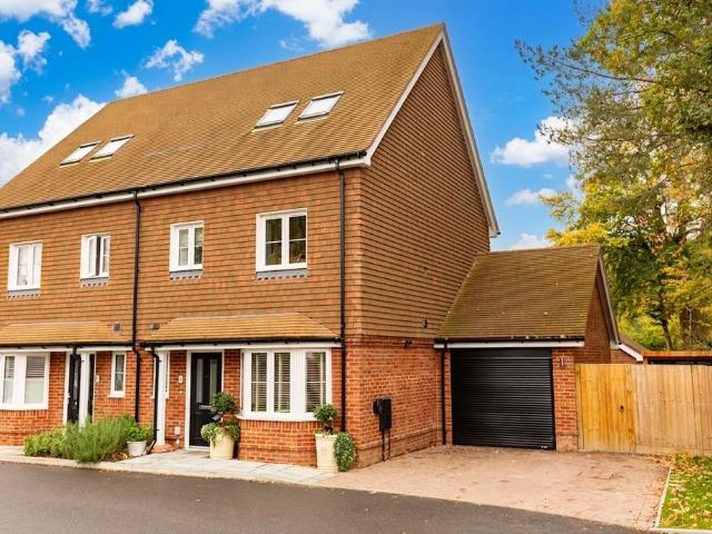 4 bedroom semi detached house for sale