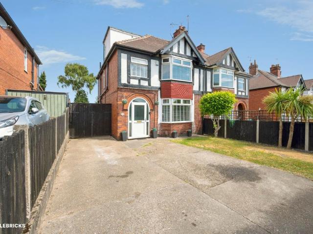 4 bedroom semi detached house for sale