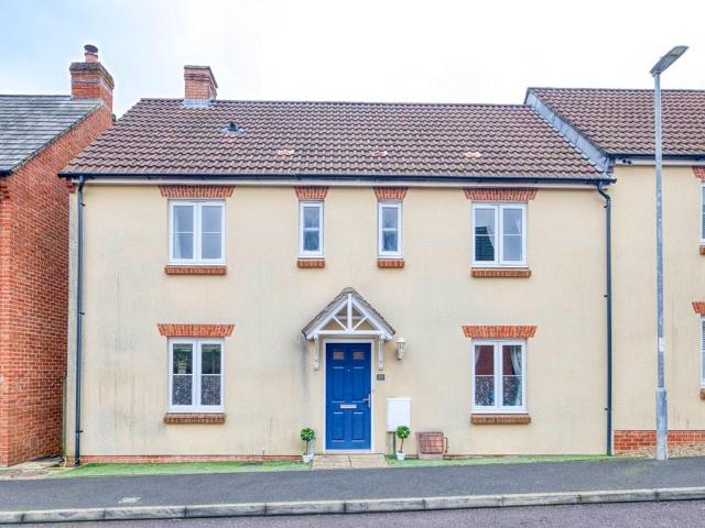 4 bedroom semi detached house for sale