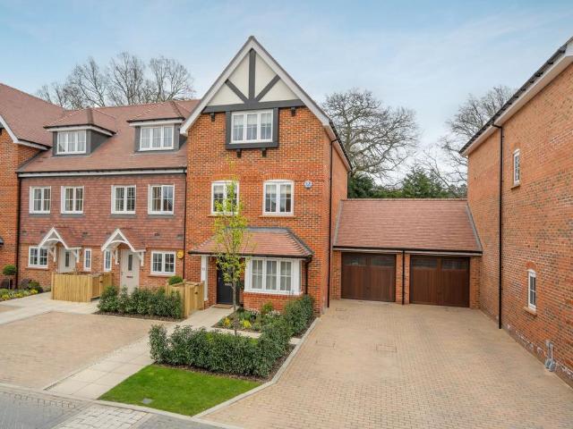 4 bedroom semi detached house for sale