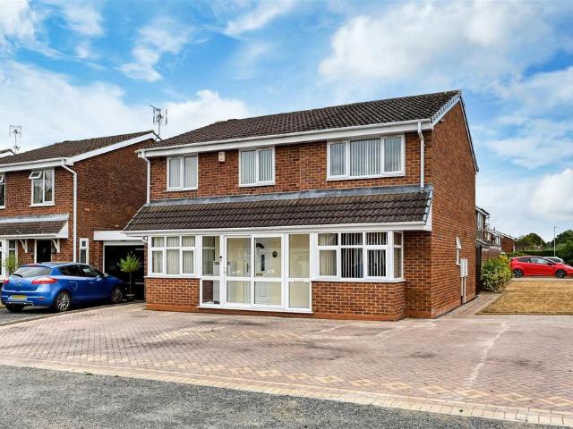 4 bedroom detached house for sale