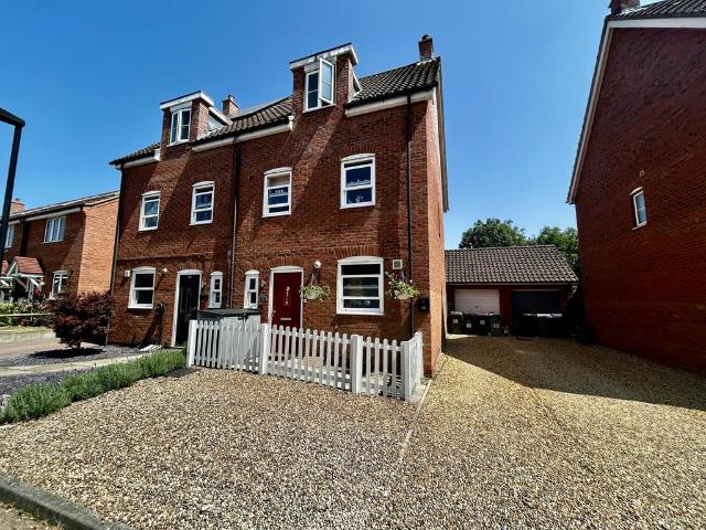 4 bedroom semi detached house for sale