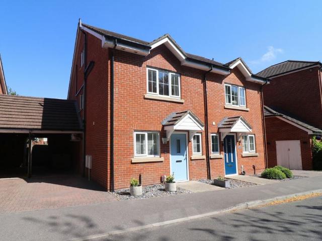 4 bedroom semi detached house for sale