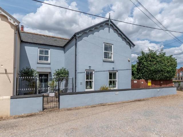 4 bedroom semi detached house for sale