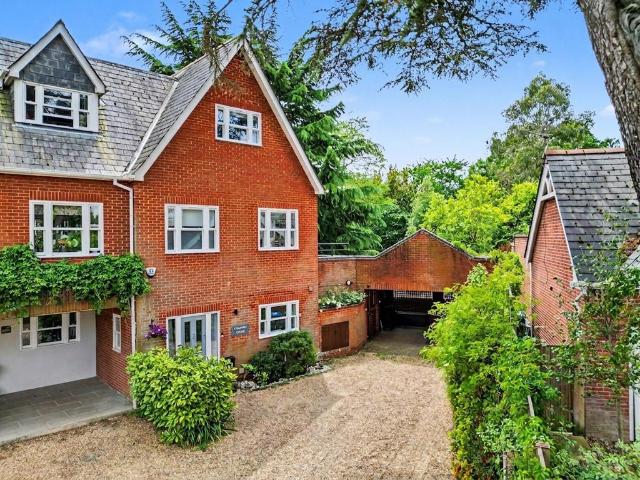 4 bedroom semi detached house for sale