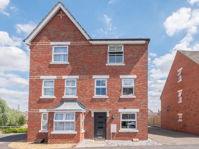 4 bedroom semi detached house for sale