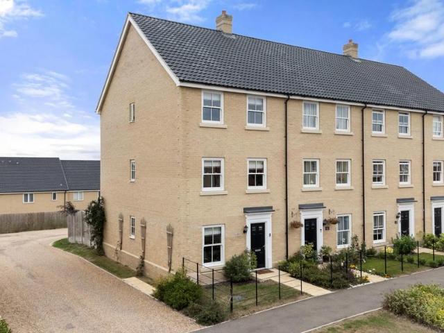 4 bedroom semi detached house for sale