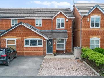 4 bedroom semi detached house for sale