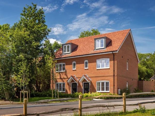 4 bedroom semi detached house for sale