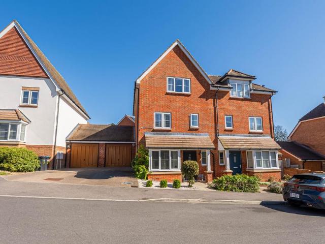 4 bedroom semi detached house for sale