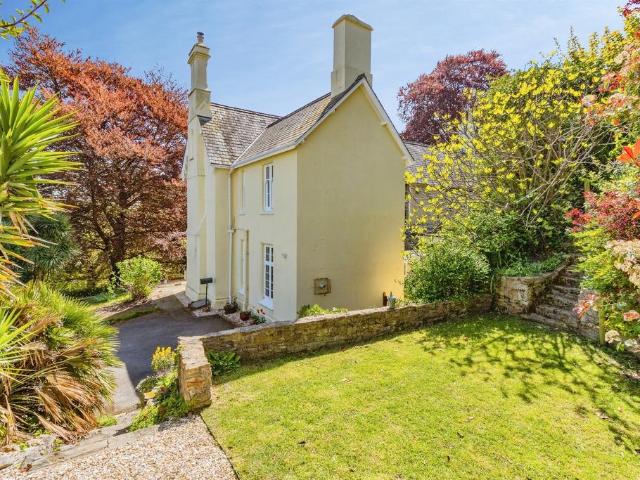 5 bedroom semi detached house for sale