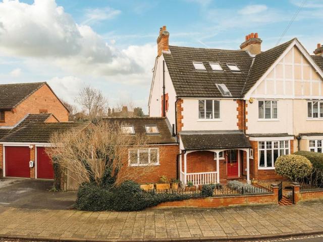 4 bedroom semi detached house for sale