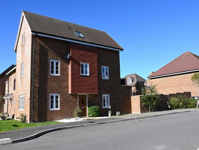 4 bedroom semi detached house for sale