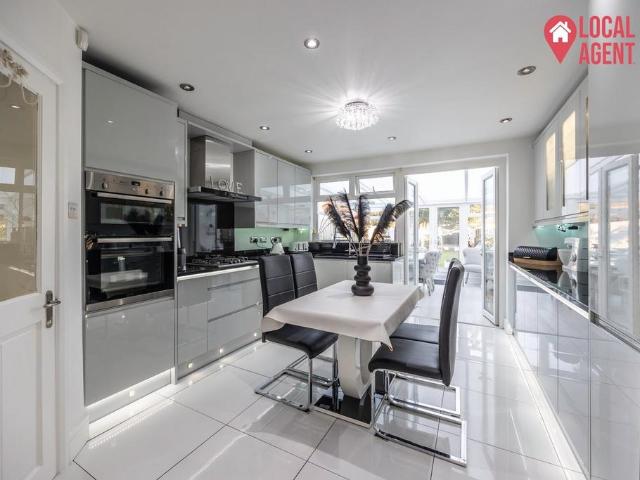 4 bedroom semi detached house for sale