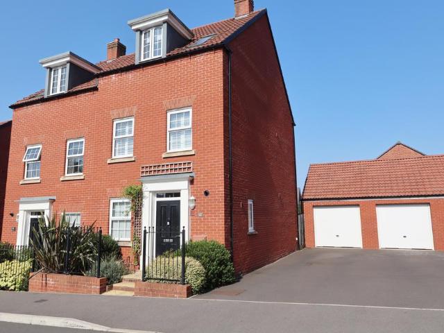4 bedroom semi detached house for sale