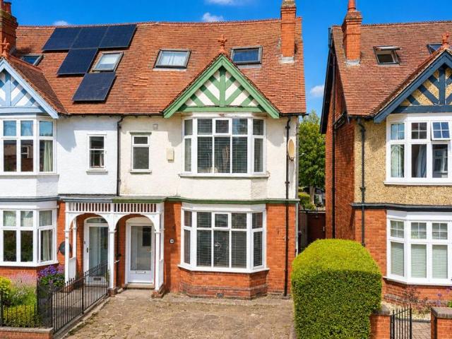 4 bedroom semi detached house for sale