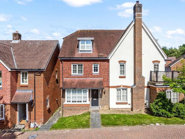 4 bedroom semi detached house for sale