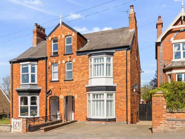 4 bedroom semi detached house for sale