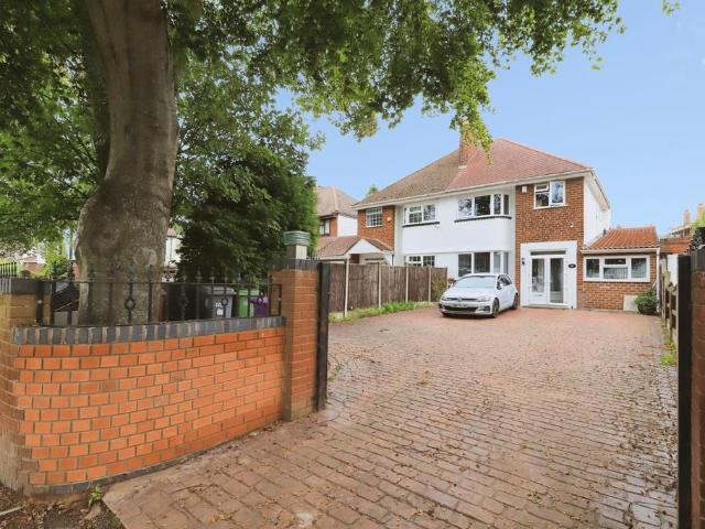 4 bedroom semi detached house for sale