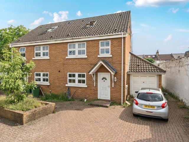 4 bedroom semi detached house for sale