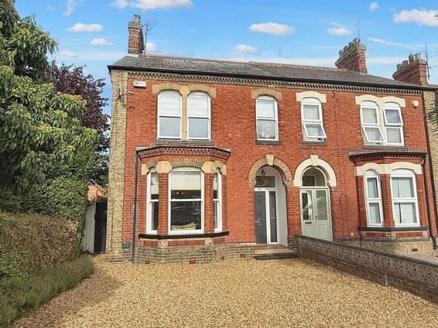 4 bedroom semi detached house for sale